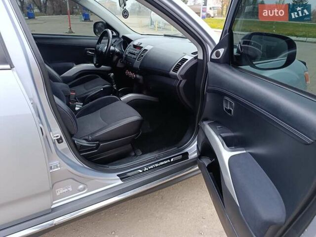 Серый Мицубиси Аутлендер ХЛ, объемом двигателя 2 л и пробегом 209 тыс. км за 9555 $, фото 26 на Automoto.ua