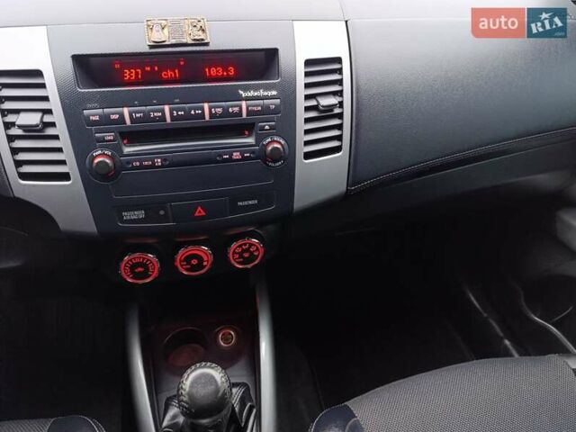 Серый Мицубиси Аутлендер ХЛ, объемом двигателя 2 л и пробегом 209 тыс. км за 9555 $, фото 23 на Automoto.ua