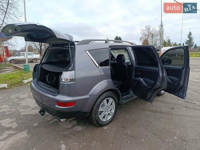 Серый Мицубиси Аутлендер ХЛ, объемом двигателя 2.3 л и пробегом 289 тыс. км за 10333 $, фото 14 на Automoto.ua