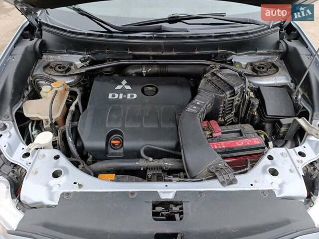 Серый Мицубиси Аутлендер ХЛ, объемом двигателя 2 л и пробегом 209 тыс. км за 9555 $, фото 43 на Automoto.ua