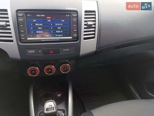 Серый Мицубиси Аутлендер ХЛ, объемом двигателя 2.3 л и пробегом 289 тыс. км за 10333 $, фото 24 на Automoto.ua