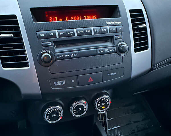 Сірий Міцубісі Аутлендер ХЛ, об'ємом двигуна 2.2 л та пробігом 259 тис. км за 11500 $, фото 17 на Automoto.ua