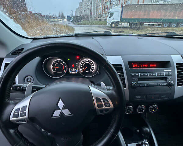 Сірий Міцубісі Аутлендер ХЛ, об'ємом двигуна 2.2 л та пробігом 259 тис. км за 11500 $, фото 13 на Automoto.ua
