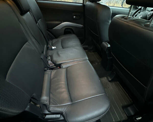 Сірий Міцубісі Аутлендер ХЛ, об'ємом двигуна 2.2 л та пробігом 259 тис. км за 11500 $, фото 20 на Automoto.ua