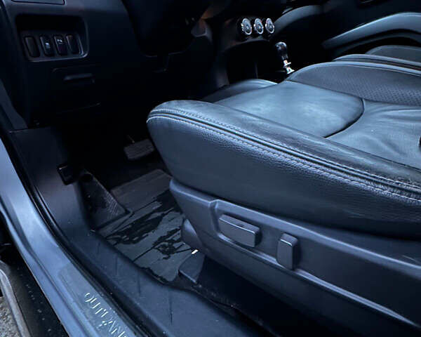 Сірий Міцубісі Аутлендер ХЛ, об'ємом двигуна 2.2 л та пробігом 259 тис. км за 11500 $, фото 10 на Automoto.ua