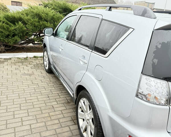 Сірий Міцубісі Аутлендер ХЛ, об'ємом двигуна 2.2 л та пробігом 259 тис. км за 11500 $, фото 2 на Automoto.ua