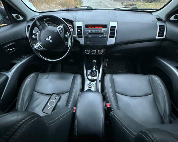 Сірий Міцубісі Аутлендер ХЛ, об'ємом двигуна 2.2 л та пробігом 259 тис. км за 11500 $, фото 14 на Automoto.ua