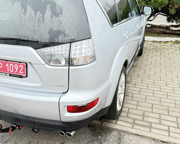 Сірий Міцубісі Аутлендер ХЛ, об'ємом двигуна 2.2 л та пробігом 259 тис. км за 11500 $, фото 3 на Automoto.ua