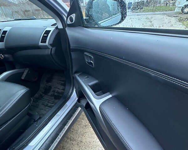 Сірий Міцубісі Аутлендер ХЛ, об'ємом двигуна 2.2 л та пробігом 259 тис. км за 11500 $, фото 22 на Automoto.ua