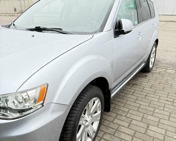 Сірий Міцубісі Аутлендер ХЛ, об'ємом двигуна 2.2 л та пробігом 259 тис. км за 11500 $, фото 1 на Automoto.ua