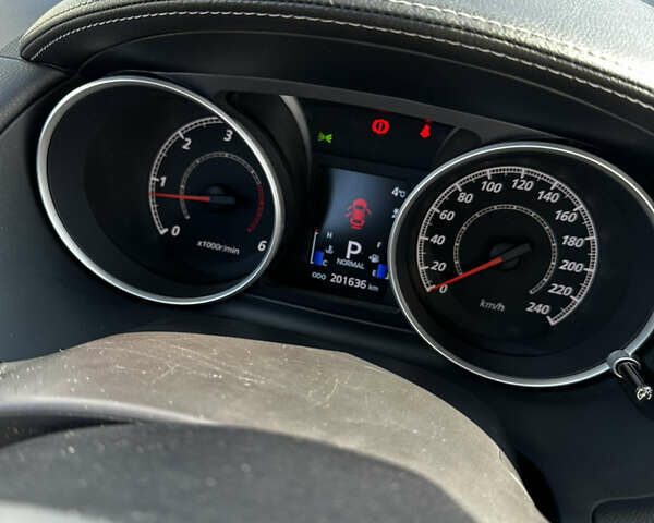 Серый Мицубиси Аутлендер ХЛ, объемом двигателя 2.18 л и пробегом 220 тыс. км за 11000 $, фото 12 на Automoto.ua