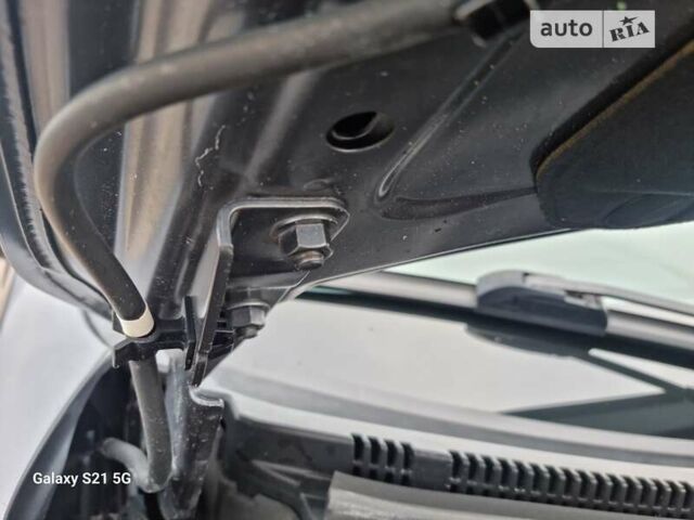 Серый Мицубиси Аутлендер ХЛ, объемом двигателя 2.3 л и пробегом 205 тыс. км за 12500 $, фото 10 на Automoto.ua