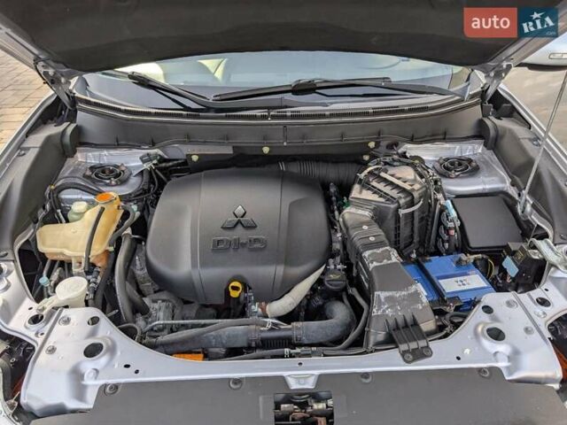 Сірий Міцубісі Аутлендер ХЛ, об'ємом двигуна 2.2 л та пробігом 266 тис. км за 11250 $, фото 65 на Automoto.ua