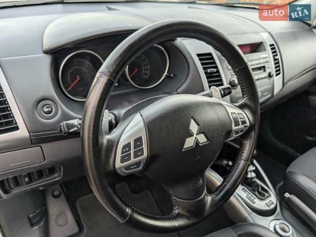 Серый Мицубиси Аутлендер ХЛ, объемом двигателя 2.2 л и пробегом 266 тыс. км за 11250 $, фото 40 на Automoto.ua