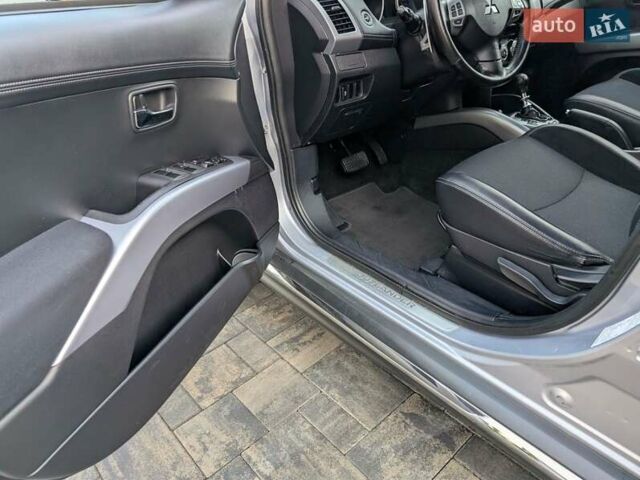 Сірий Міцубісі Аутлендер ХЛ, об'ємом двигуна 2.2 л та пробігом 266 тис. км за 11250 $, фото 44 на Automoto.ua
