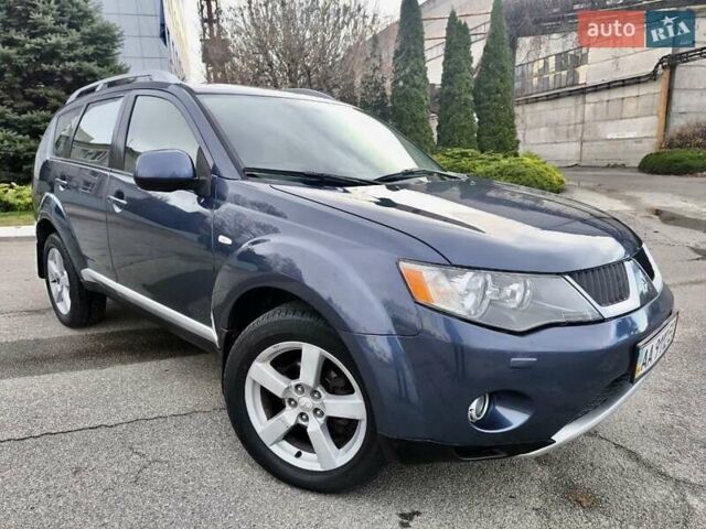 Синий Мицубиси Аутлендер ХЛ, объемом двигателя 3 л и пробегом 197 тыс. км за 9200 $, фото 14 на Automoto.ua
