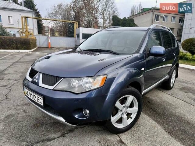 Синий Мицубиси Аутлендер ХЛ, объемом двигателя 3 л и пробегом 197 тыс. км за 9200 $, фото 3 на Automoto.ua