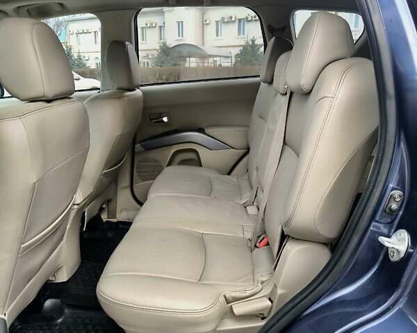 Синий Мицубиси Аутлендер ХЛ, объемом двигателя 3 л и пробегом 197 тыс. км за 9200 $, фото 20 на Automoto.ua