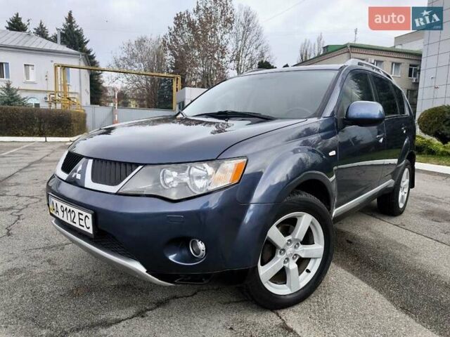 Синий Мицубиси Аутлендер ХЛ, объемом двигателя 3 л и пробегом 197 тыс. км за 9200 $, фото 2 на Automoto.ua