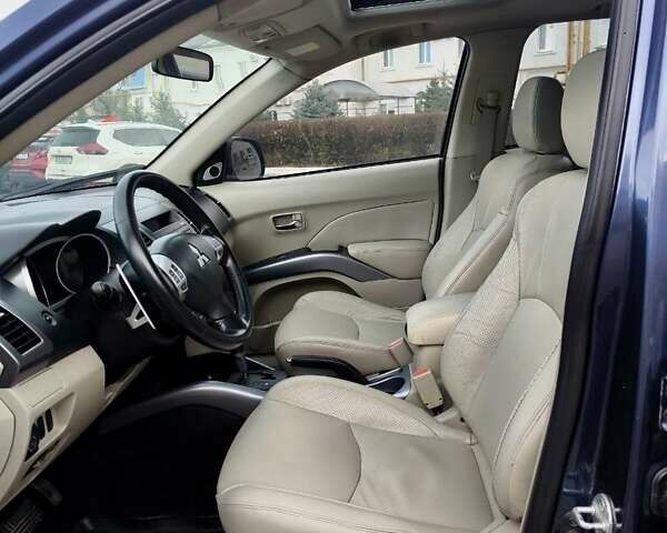 Синий Мицубиси Аутлендер ХЛ, объемом двигателя 3 л и пробегом 197 тыс. км за 9200 $, фото 17 на Automoto.ua