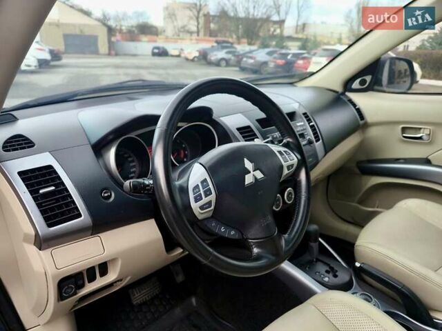 Синий Мицубиси Аутлендер ХЛ, объемом двигателя 3 л и пробегом 197 тыс. км за 9200 $, фото 16 на Automoto.ua