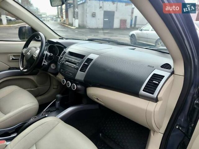 Синий Мицубиси Аутлендер ХЛ, объемом двигателя 3 л и пробегом 197 тыс. км за 9200 $, фото 18 на Automoto.ua