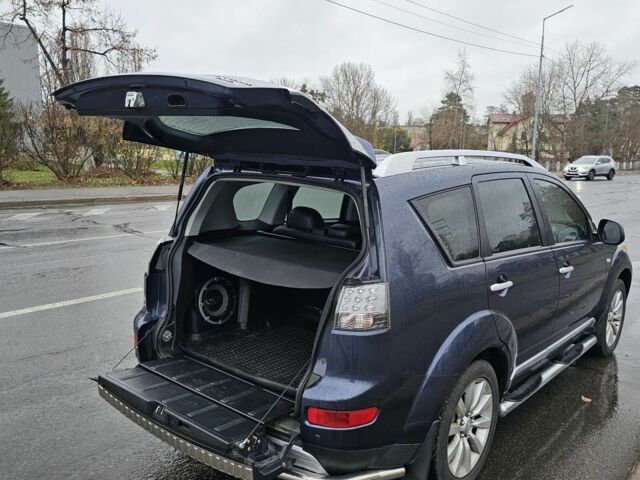 Синий Мицубиси Аутлендер ХЛ, объемом двигателя 2.4 л и пробегом 282 тыс. км за 9500 $, фото 9 на Automoto.ua