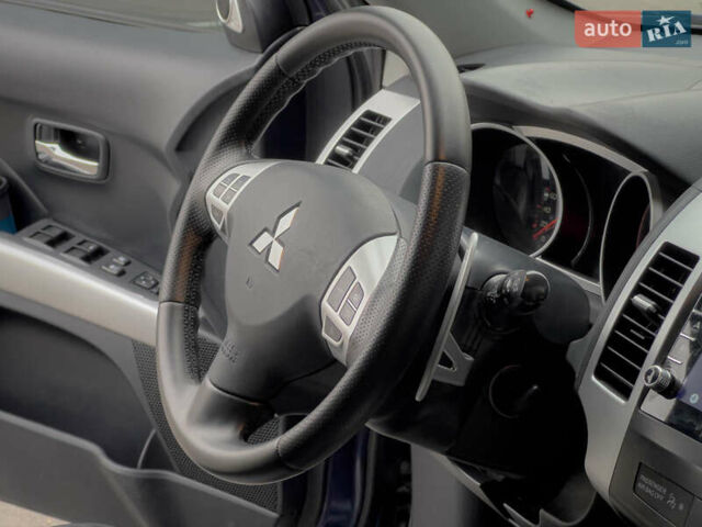 Синий Мицубиси Аутлендер ХЛ, объемом двигателя 2.4 л и пробегом 249 тыс. км за 8800 $, фото 21 на Automoto.ua