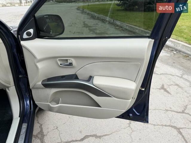 Синий Мицубиси Аутлендер ХЛ, объемом двигателя 3 л и пробегом 180 тыс. км за 9900 $, фото 19 на Automoto.ua