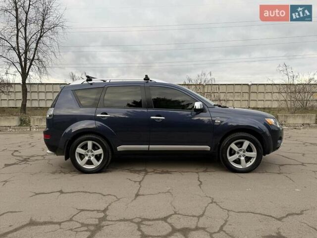 Синий Мицубиси Аутлендер ХЛ, объемом двигателя 3 л и пробегом 180 тыс. км за 9900 $, фото 4 на Automoto.ua