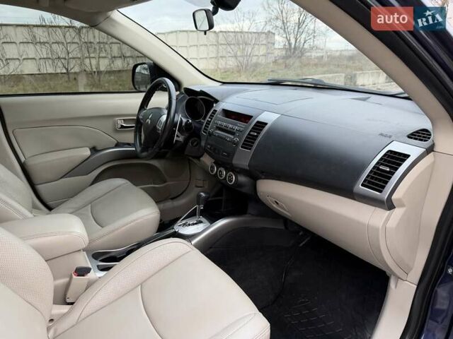 Синий Мицубиси Аутлендер ХЛ, объемом двигателя 3 л и пробегом 180 тыс. км за 9900 $, фото 18 на Automoto.ua