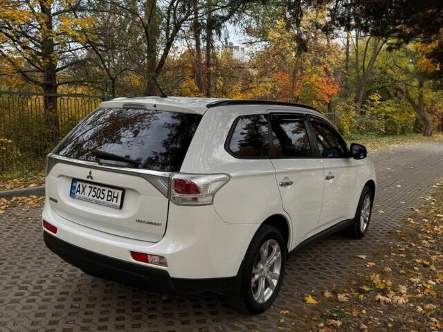 Белый Мицубиси Аутлендер, объемом двигателя 2.4 л и пробегом 146 тыс. км за 13500 $, фото 1 на Automoto.ua