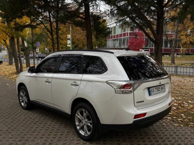 Белый Мицубиси Аутлендер, объемом двигателя 2.4 л и пробегом 146 тыс. км за 13500 $, фото 5 на Automoto.ua