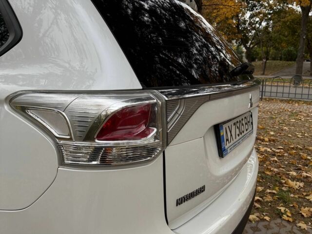 Белый Мицубиси Аутлендер, объемом двигателя 2.4 л и пробегом 146 тыс. км за 13500 $, фото 9 на Automoto.ua