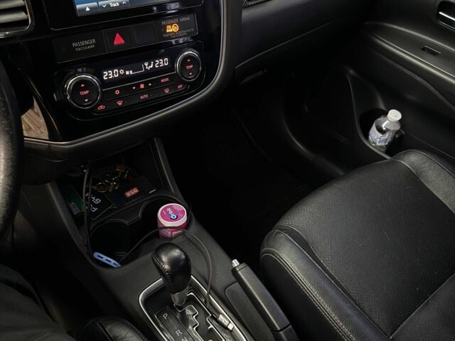 Белый Мицубиси Аутлендер, объемом двигателя 2.4 л и пробегом 146 тыс. км за 13500 $, фото 11 на Automoto.ua