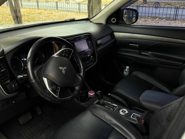 Белый Мицубиси Аутлендер, объемом двигателя 2.4 л и пробегом 146 тыс. км за 13500 $, фото 13 на Automoto.ua