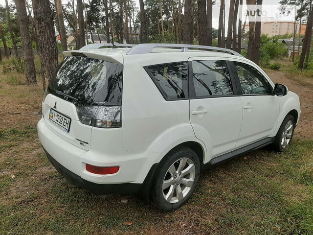 Белый Мицубиси Аутлендер, объемом двигателя 2.4 л и пробегом 63 тыс. км за 13800 $, фото 2 на Automoto.ua