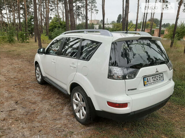 Белый Мицубиси Аутлендер, объемом двигателя 2.4 л и пробегом 63 тыс. км за 13800 $, фото 3 на Automoto.ua
