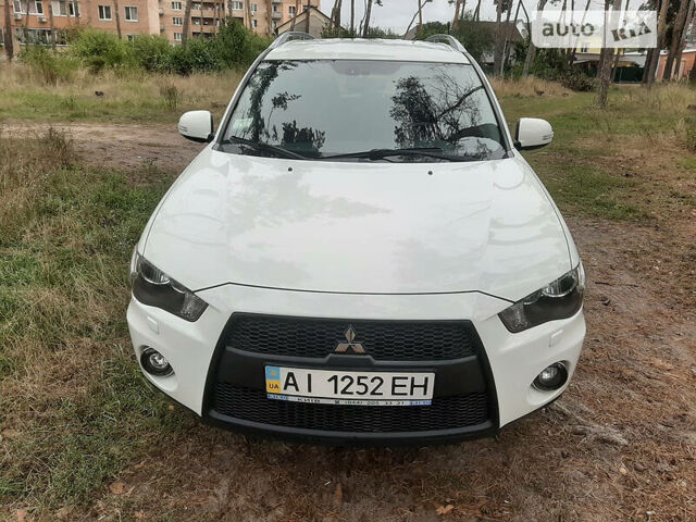 Белый Мицубиси Аутлендер, объемом двигателя 2.4 л и пробегом 63 тыс. км за 13800 $, фото 4 на Automoto.ua