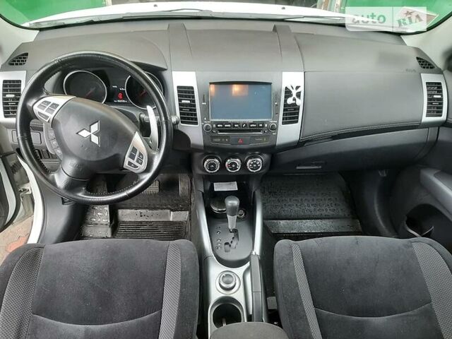 Белый Мицубиси Аутлендер, объемом двигателя 2.4 л и пробегом 63 тыс. км за 13800 $, фото 14 на Automoto.ua
