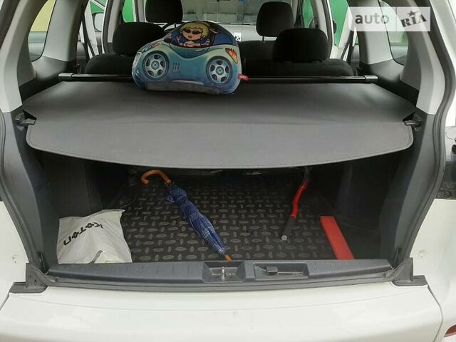 Белый Мицубиси Аутлендер, объемом двигателя 2.4 л и пробегом 63 тыс. км за 13800 $, фото 5 на Automoto.ua