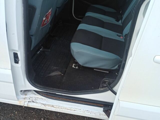 Білий Міцубісі Аутлендер, об'ємом двигуна 2 л та пробігом 279 тис. км за 3800 $, фото 6 на Automoto.ua