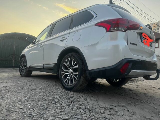 Белый Мицубиси Аутлендер, объемом двигателя 2.2 л и пробегом 186 тыс. км за 16300 $, фото 5 на Automoto.ua