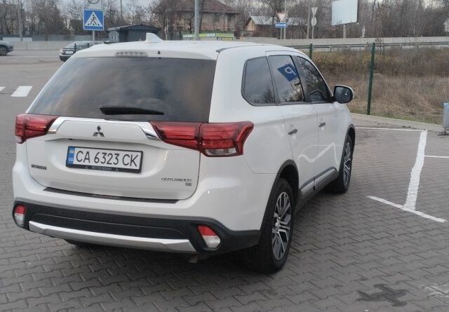 Белый Мицубиси Аутлендер, объемом двигателя 2.4 л и пробегом 119 тыс. км за 17800 $, фото 5 на Automoto.ua