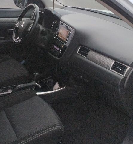 Белый Мицубиси Аутлендер, объемом двигателя 2.4 л и пробегом 119 тыс. км за 17800 $, фото 7 на Automoto.ua