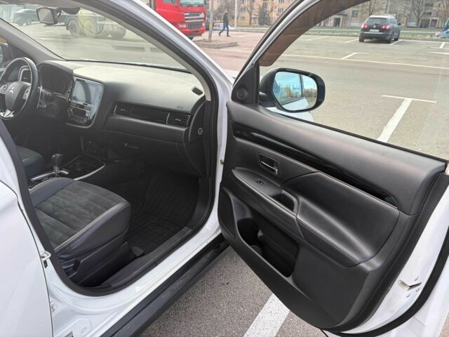 Белый Мицубиси Аутлендер, объемом двигателя 2.4 л и пробегом 168 тыс. км за 19500 $, фото 15 на Automoto.ua