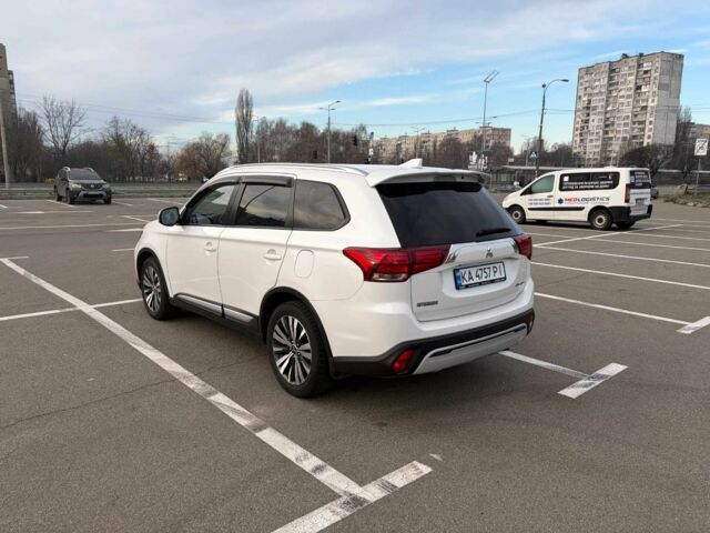 Белый Мицубиси Аутлендер, объемом двигателя 2.4 л и пробегом 168 тыс. км за 19500 $, фото 5 на Automoto.ua