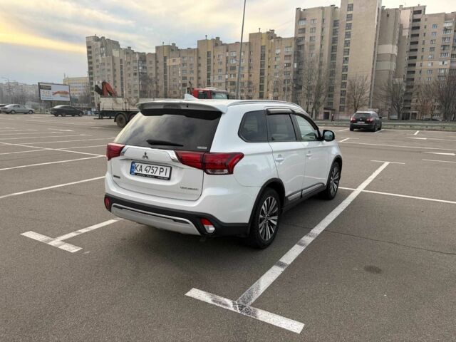 Белый Мицубиси Аутлендер, объемом двигателя 2.4 л и пробегом 168 тыс. км за 19500 $, фото 4 на Automoto.ua