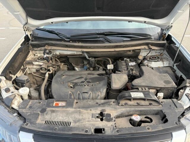 Белый Мицубиси Аутлендер, объемом двигателя 2.4 л и пробегом 168 тыс. км за 19500 $, фото 17 на Automoto.ua