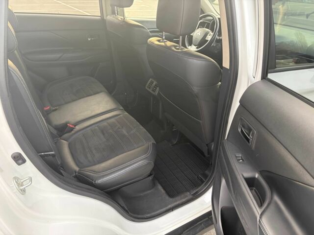 Белый Мицубиси Аутлендер, объемом двигателя 2.4 л и пробегом 168 тыс. км за 19500 $, фото 16 на Automoto.ua